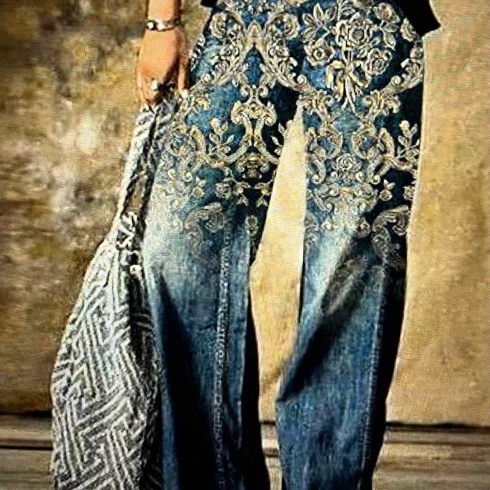 Casual printed polyester jeans.